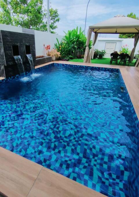 Spring Fields Homestay By Sizma Semenyih Esterno foto