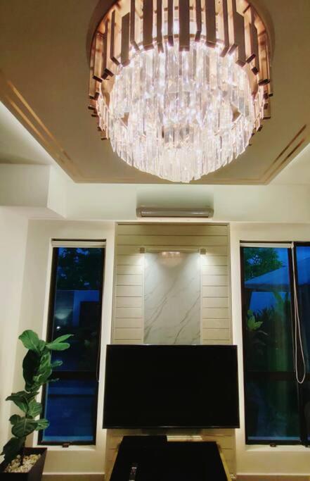 Spring Fields Homestay By Sizma Semenyih Esterno foto