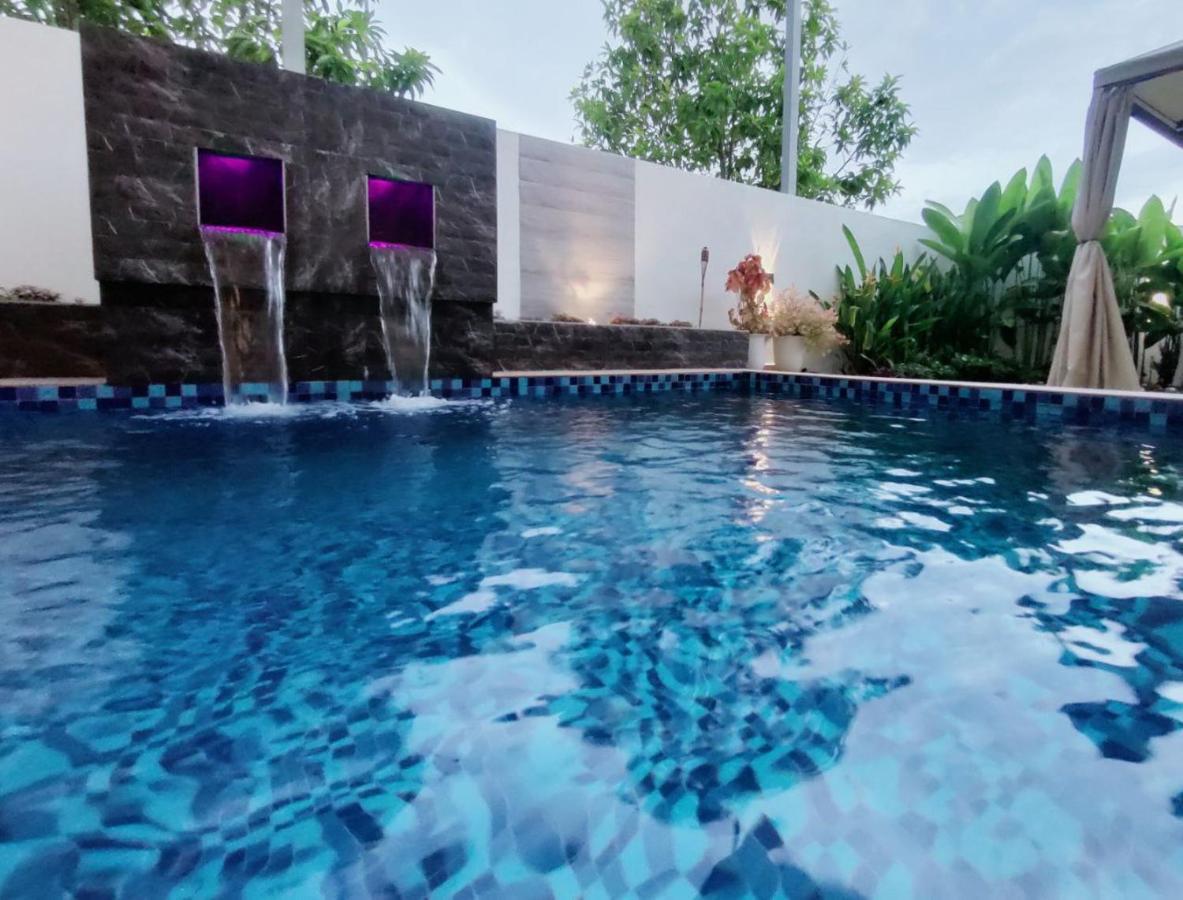 Spring Fields Homestay By Sizma Semenyih Esterno foto