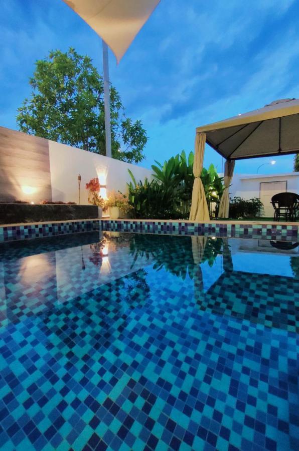 Spring Fields Homestay By Sizma Semenyih Esterno foto