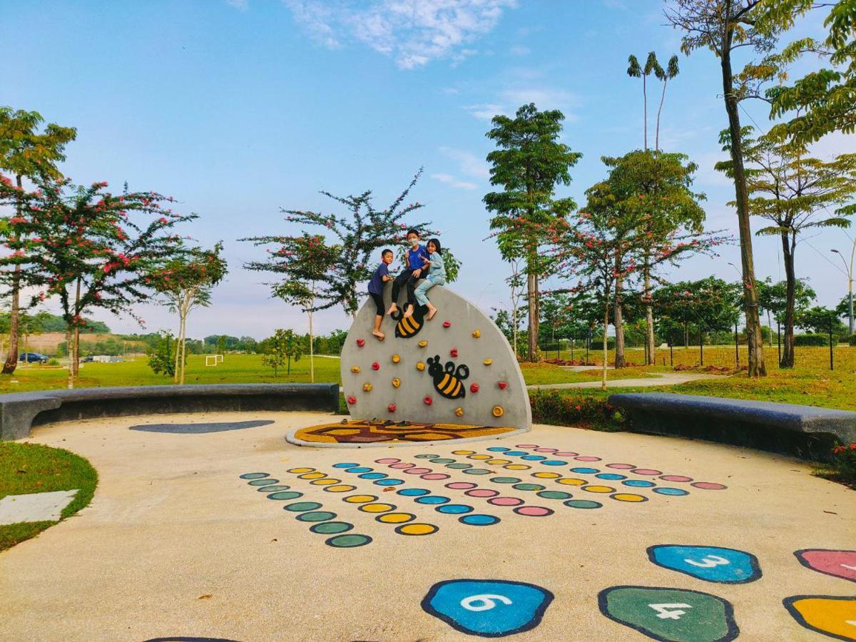 Spring Fields Homestay By Sizma Semenyih Esterno foto